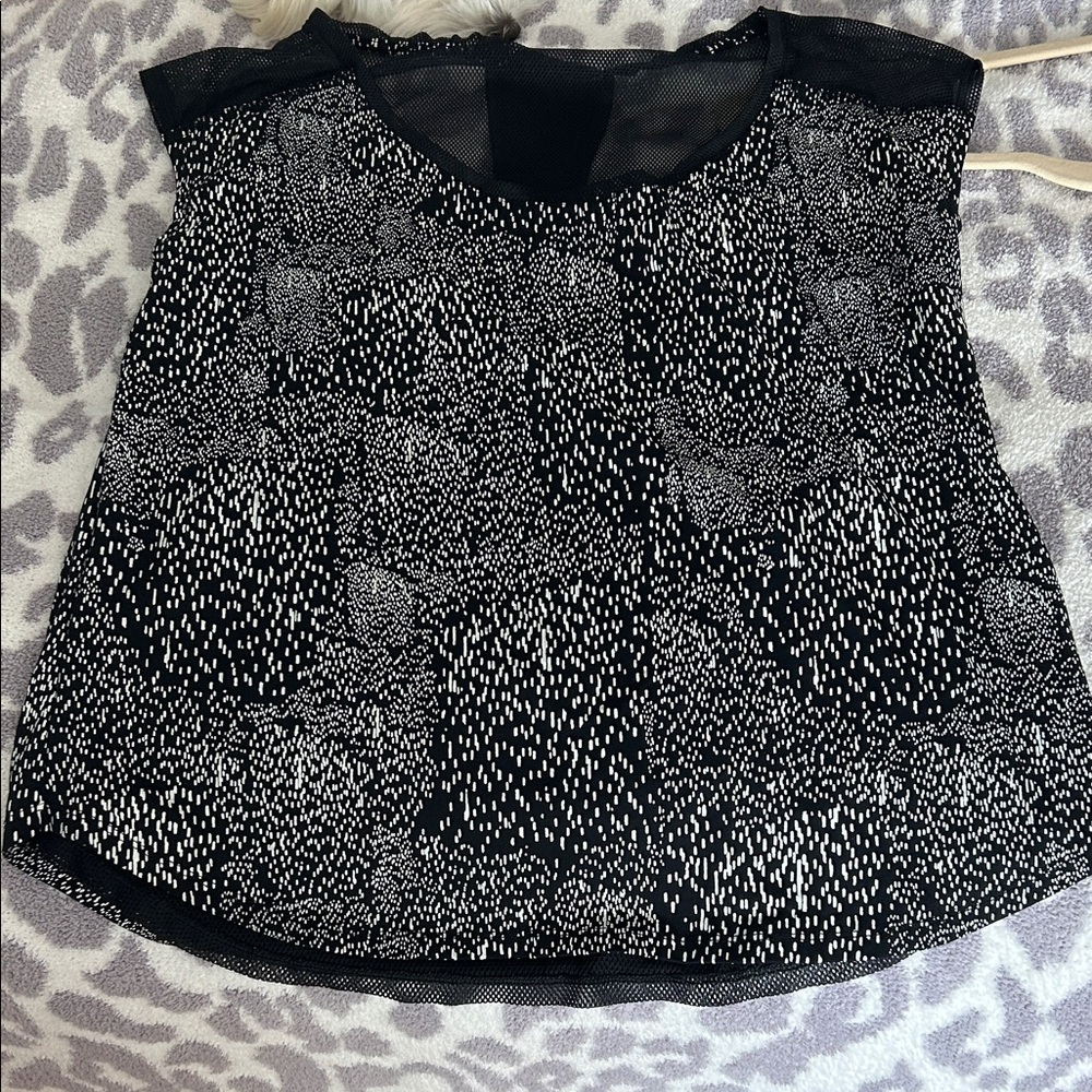 Fabletics Monochrome Patterned Short Sleeve Top